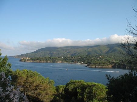 Ostrov Elba - Porto Azzurro (v�chodn� pob�e��)