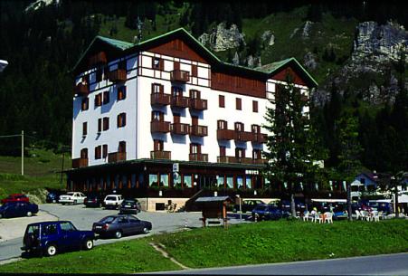 Hotel LAVAREDO *** - Cortina d�Ampezzo / Lago di Misurina - TRENTINO - ALTO ADIGE